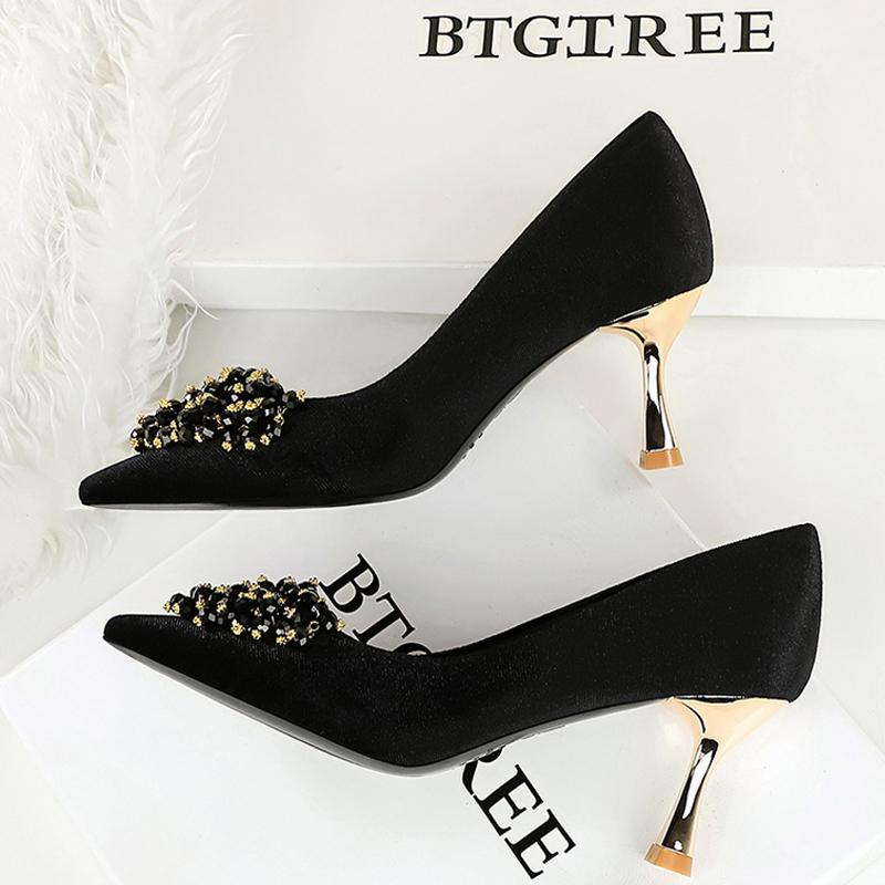 New Beaded Metal Flower Women Pumps Luxury Banquet Shoes Women 7 Cm Heels Stiletto Suede Kitten High Heels Female Party Shoes
