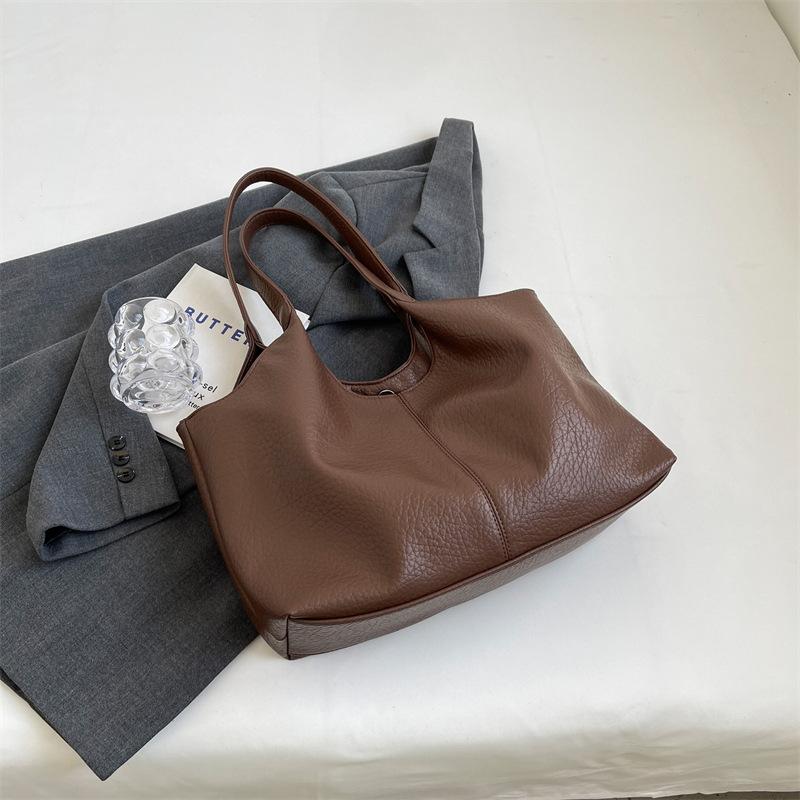Оптовая продажа большая сумка из мягкой кожи женская сумка 2025 осень и зима новая нишевая модная сумка-тоут повседневная сумка через плечо сумка-подмышка
