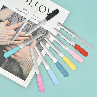 Двусторонняя металлическая пилочка для ногтей с цветной ручкой Инструмент для маникюра Для полировки ногтей Домашнее использование Салонное использование