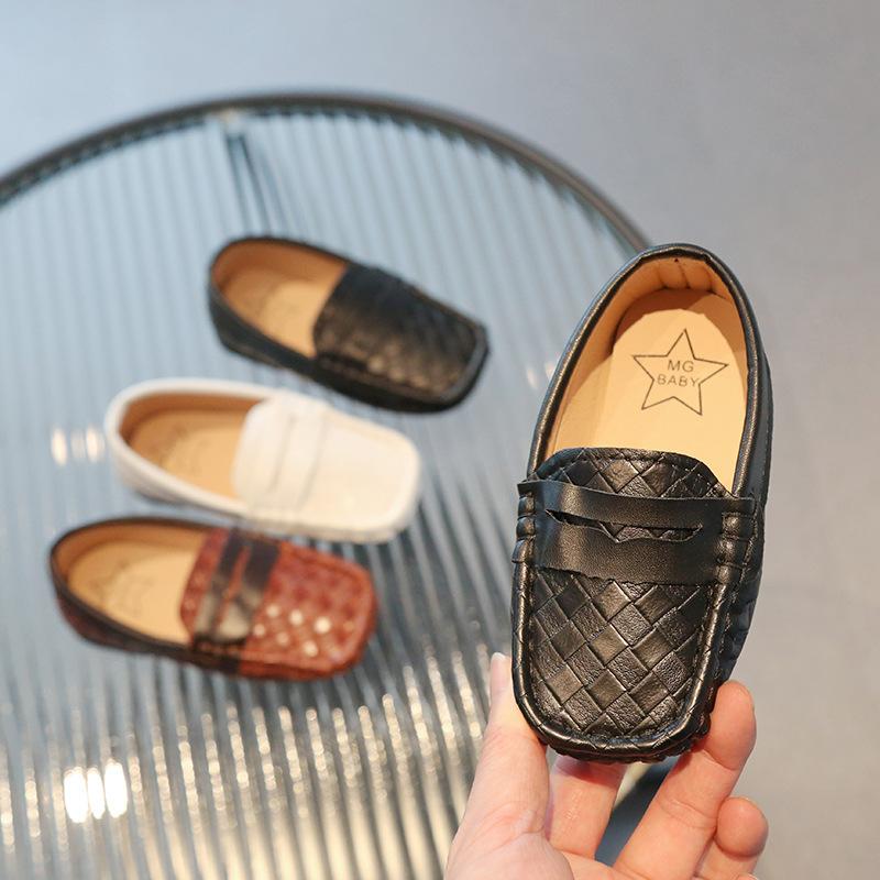 Кожаная обувь для мальчиков 2024 года, летняя новая детская обувь на плоской подошве, лоферы в британском стиле, повседневная обувь для мальчиков, детская обувь для мальчиков, теннис