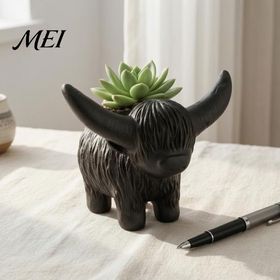 Small Green Plant Vessel Highland Cow Planter, Resin Black Pot, Cute Creative Garden Ornament Animal Container for Succulents Indoor Outdoor