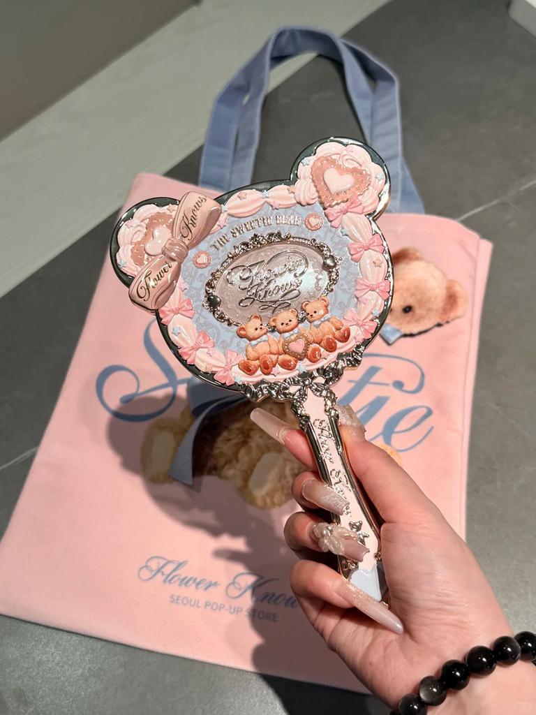 Flower Knows Лимитированная серия Пастельно-розовое Голубое Эстетичное Зеркало для Рук с Пуховкой и Холщовой Сумкой для Любителей Макияжа