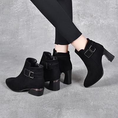 Модные ботинки женские ботинки 2025 осень и зима новые европейский и американский стиль острый носок квадратная пряжка толстый каблук кожаные ботинки три высоты до щиколотки