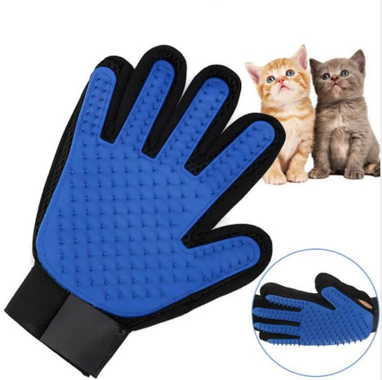 Перчатка для вычесывания шерсти у домашних животных
