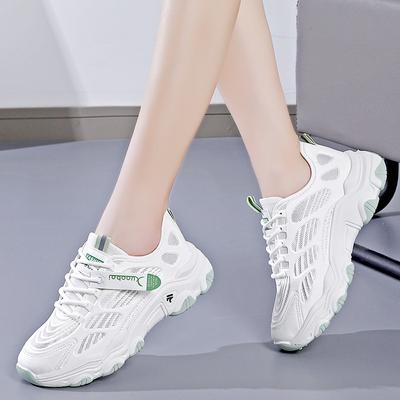 Модные новые летние туфли 2024 года с сетчатым лицом для папы, женские дышащие маленькие белые туфли для студентов, повседневная спортивная обувь D0068