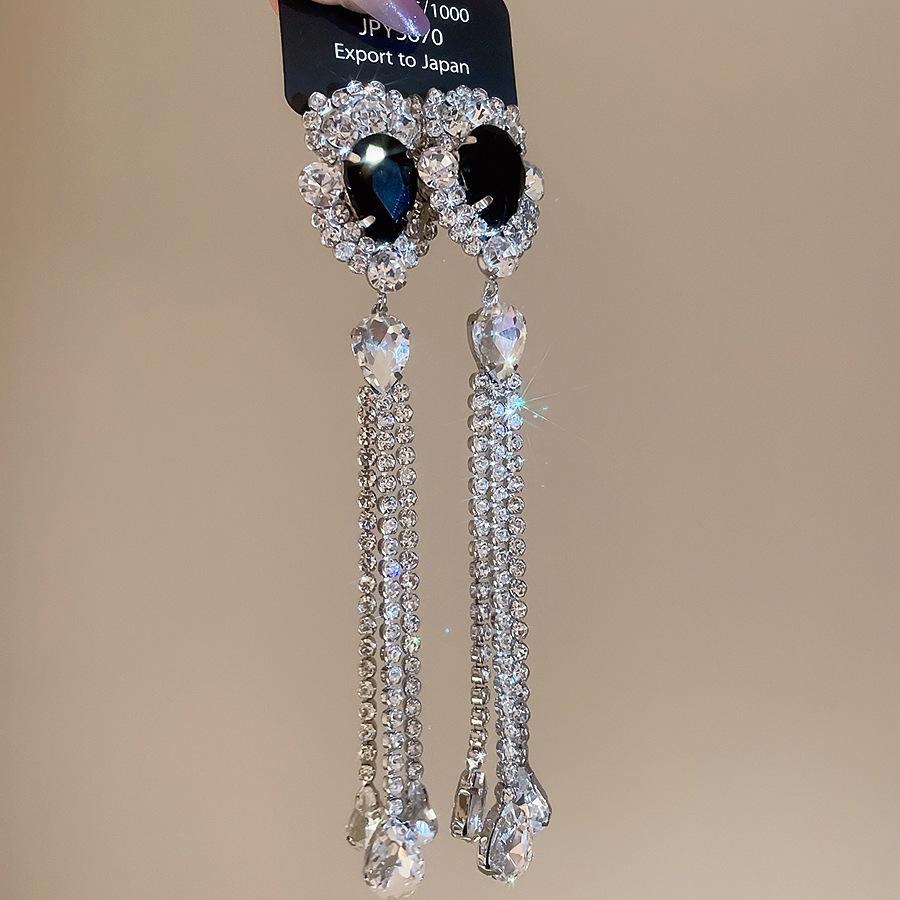 Luxury Spider Web Drop Tassel Earrings with Inlaid Diamonds