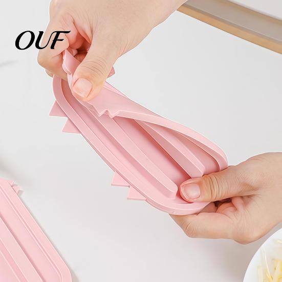 Drain Groove Drying Mat Silicone Pot Lid Holder, Cute Pig Shaped, Non Slip Heat Resistant Flexible Pad with Grooves, Multifunctional Kitchen