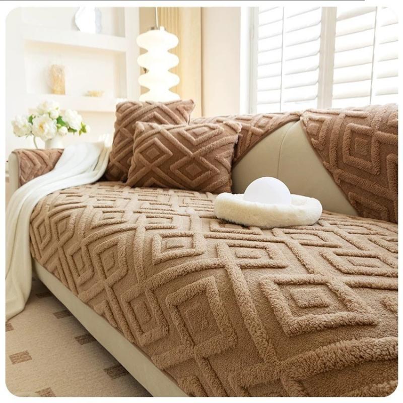Cream Style Plush Settees Mat Thick and Warm Anti Slip Cushion for Autumn and Winter Soft and Skin Friendly Warm Sofa Blanket Machine Washable
