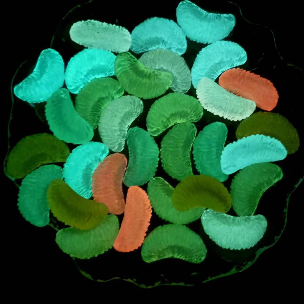 Светящийся 3D-брелок в виде оранжевого лепестка для самостоятельного изготовления украшений и имитации еды.