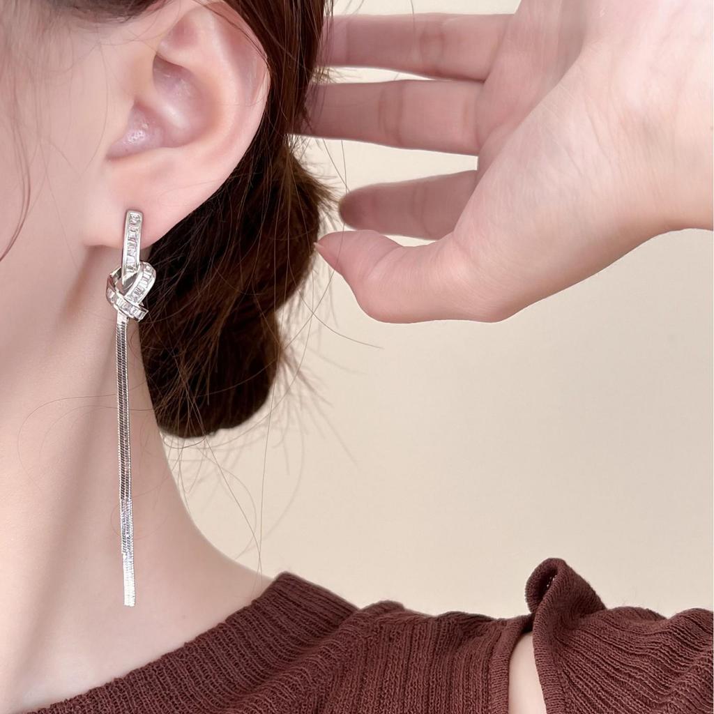 Трендовые серьги-кисточки 2024 года в стиле легкой роскоши премиум-класса: Уникальные женские клипсы и серьги-пусеты