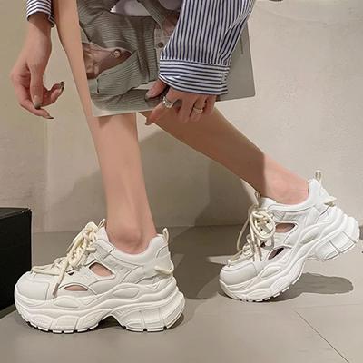 2025 новая весна маленькая дышащая сетка жареная улица показывающая ноги маленькая толстая подошва супер огонь спортивная повседневная папины кроссовки девушка