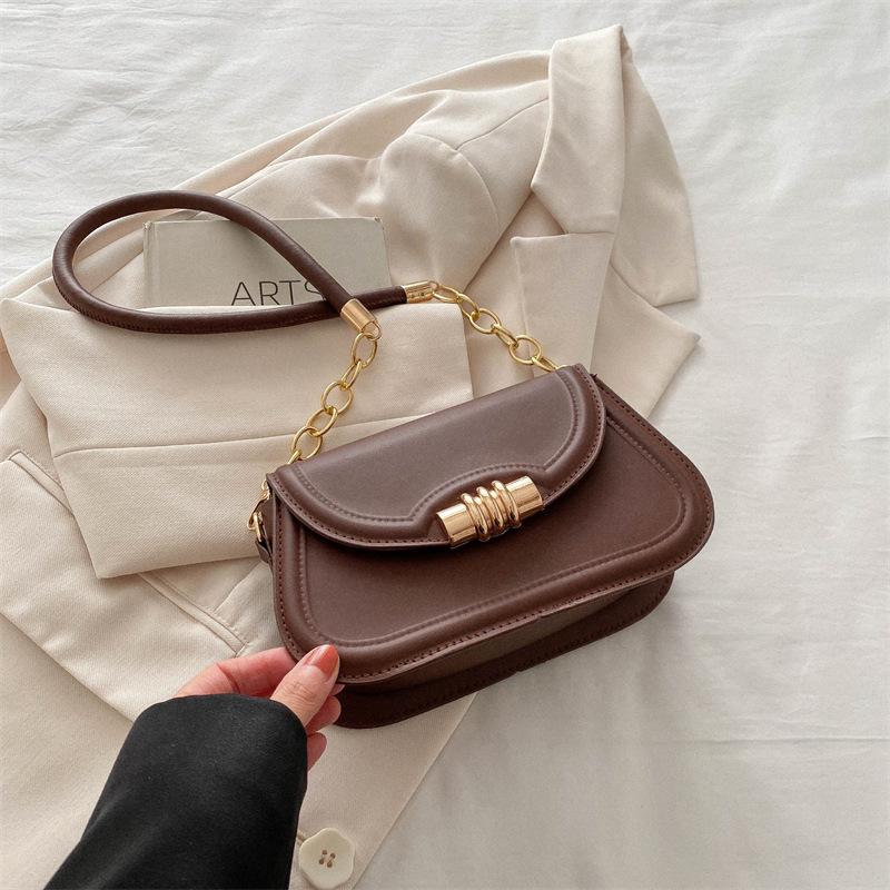 Женская маленькая сумка для поездок на работу Женская сумка-багет на цепочке 2025 новая однотонная сумка-мессенджер