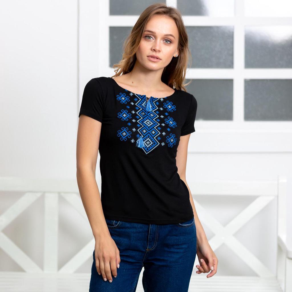 Женская футболка с вышитым орнаментом