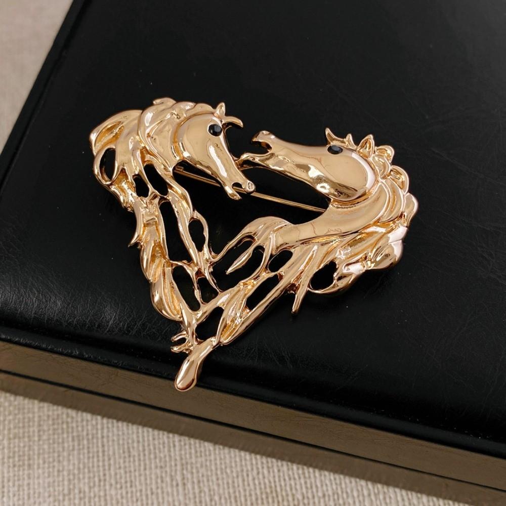 Horse Year Zodiac Animal Pins Zinc Zinc Alloy Hollow-out Metal Pony Badge Pin Zodiac Horse Head Brooch Gift