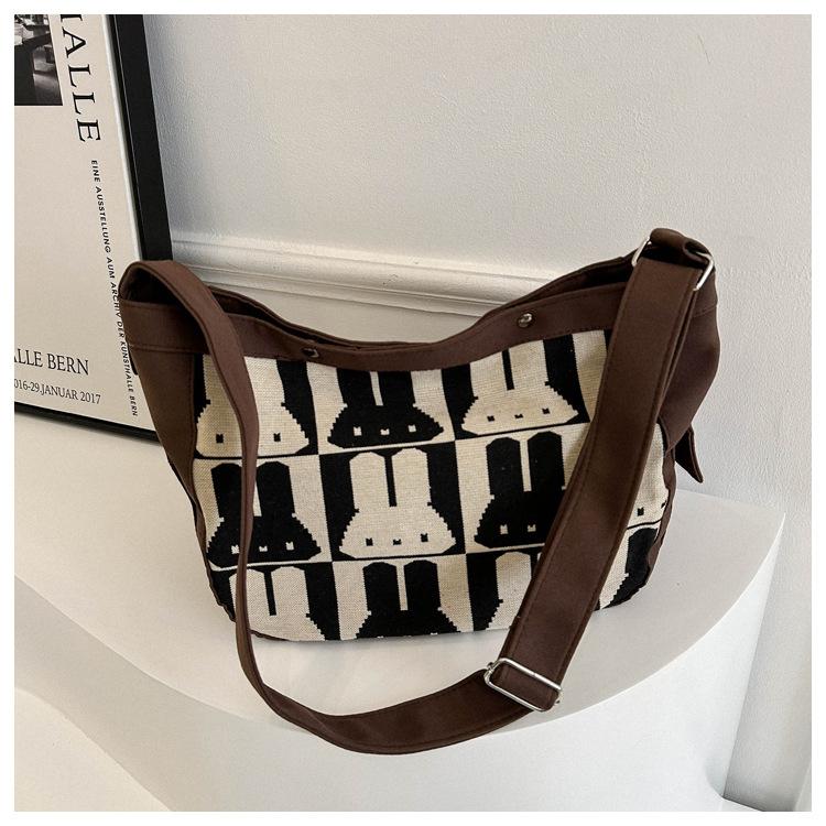 Большая вместительная холщовая сумка для женщин 2024 года, новая модная сумка-мессенджер из кролика, студенческая косметичка, женская сумка-тоут