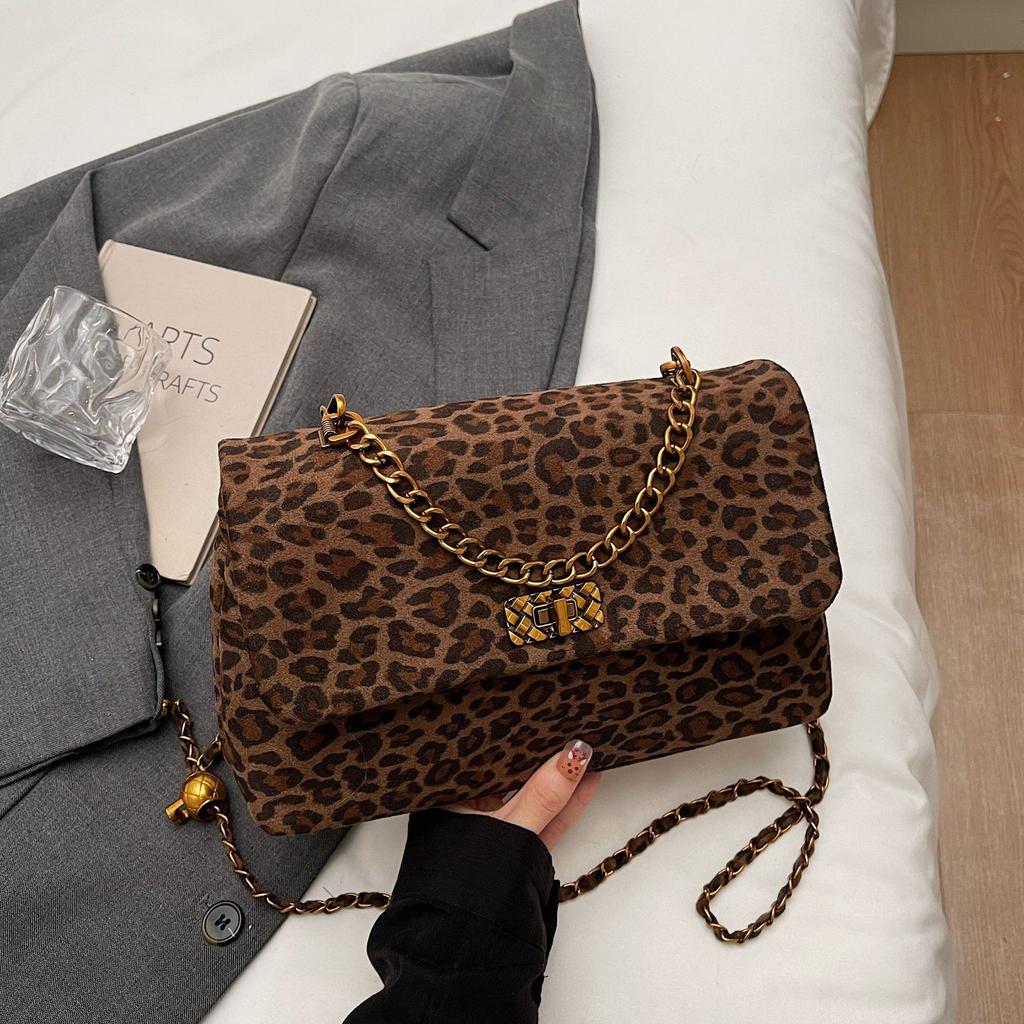 Новая простая сумка-мессенджер на цепочке женская модная трендовая сумка через плечо в иностранном стиле осенне-зимняя с леопардовым принтом маленькая квадратная сумка