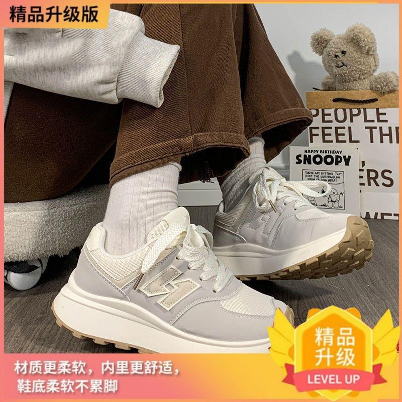Спортивная и повседневная обувь весна и осень новая модная мягкая подошва универсальные кроссовки для папы износостойкий нишевый дизайн женская