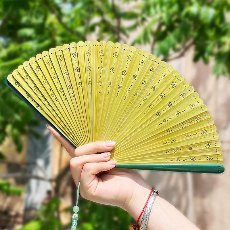Chinese Style Pink Bamboo Fan for Women, Hollow Floral Folding Fan, Ancient Style Portable Easy-To-Open and Close Hanfu Dance Fan