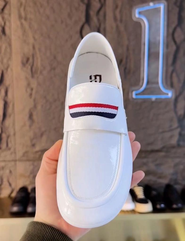 New Shoes for Men Genuine Leather Casual Shoes British Style Soft Sole Flat Leisure Shoes Street Fashion Slip-on Loafers