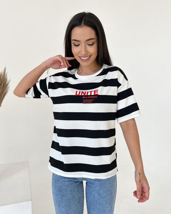 Полосатая футболка с надписью ISSA Plus