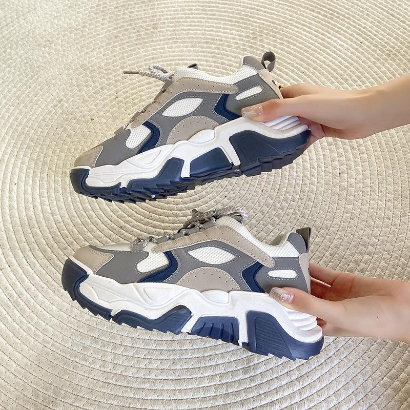 Прямые поставки с фабрики, женские туфли для пап, новые, с толстой подошвой, с круглым носком, с мягкой поверхностью, модные, повседневные, подходящие по цвету, усиливающие эффект, спортивная обувь на подошве «маффин»