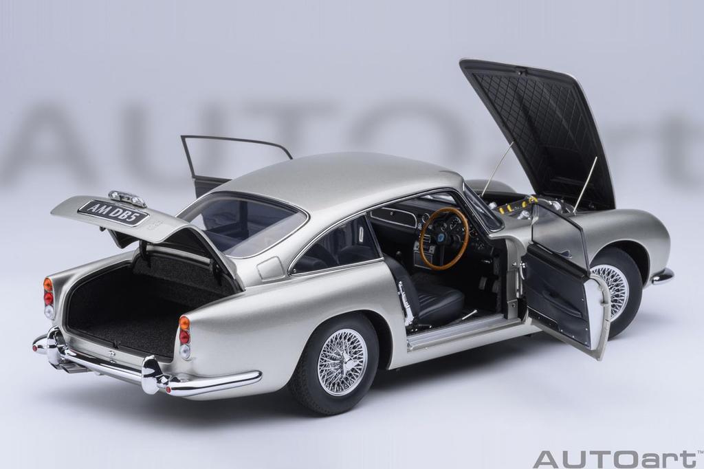 AUTOart Aston Martin DB5 Серебристый металлик Готовое изделие 70287 1/18