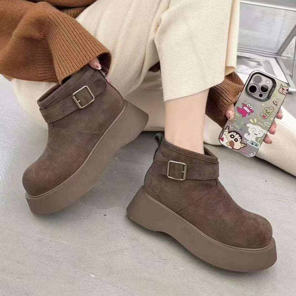 Замшевые женские ботинки на платформе, теплые плюшевые хлопковые туфли, мокасины на высоком каблуке, модная повседневная обувь на нескользящей подошве для зимы 2024 года