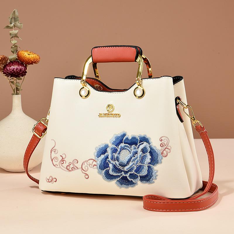 Elegant Embroidered Peony Red Handbag Crossbody Bag for Wedding Mother-in-law Fashionable Chinese Style Women's Tote Bag