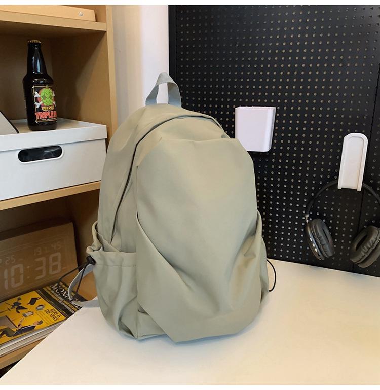 Large Capacity Nylon Lightweight Fashion Backpack for Casual Hiking and Commuting