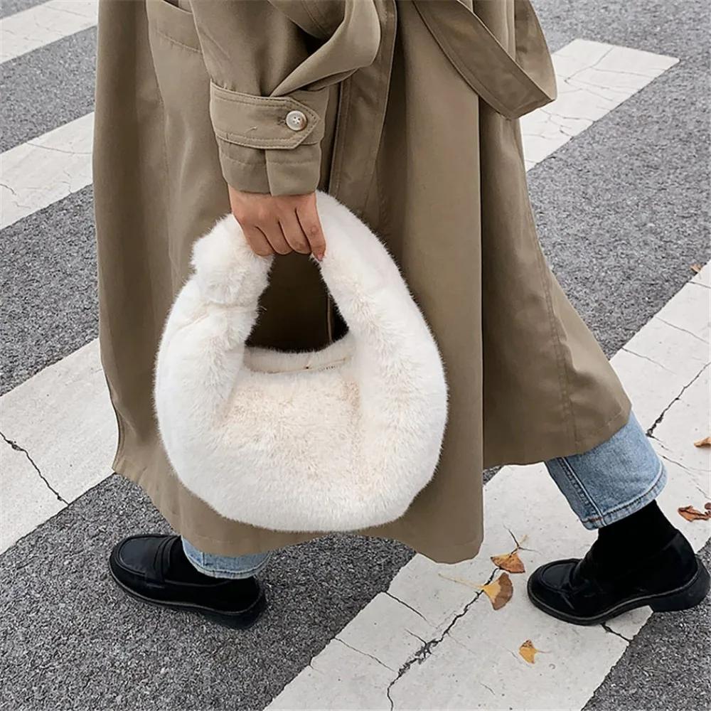 Fur Women's Small Half Moon Bag Luxury Warm Plush Wrist Bags for Women Fashion Furry Short Handle Clutch Cute Ladies Coin Purses