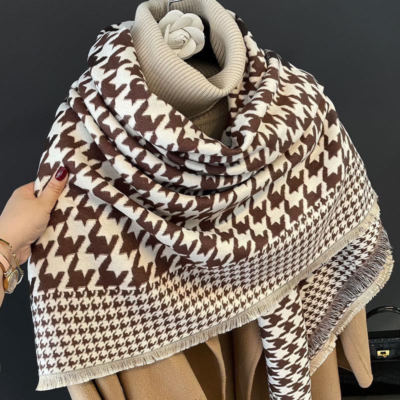 Autumn and Winter New Jacquard Square Scarf Women's Fashion High-end Imitation Cashmere Shawl Versatile Thickened Warm Scarf