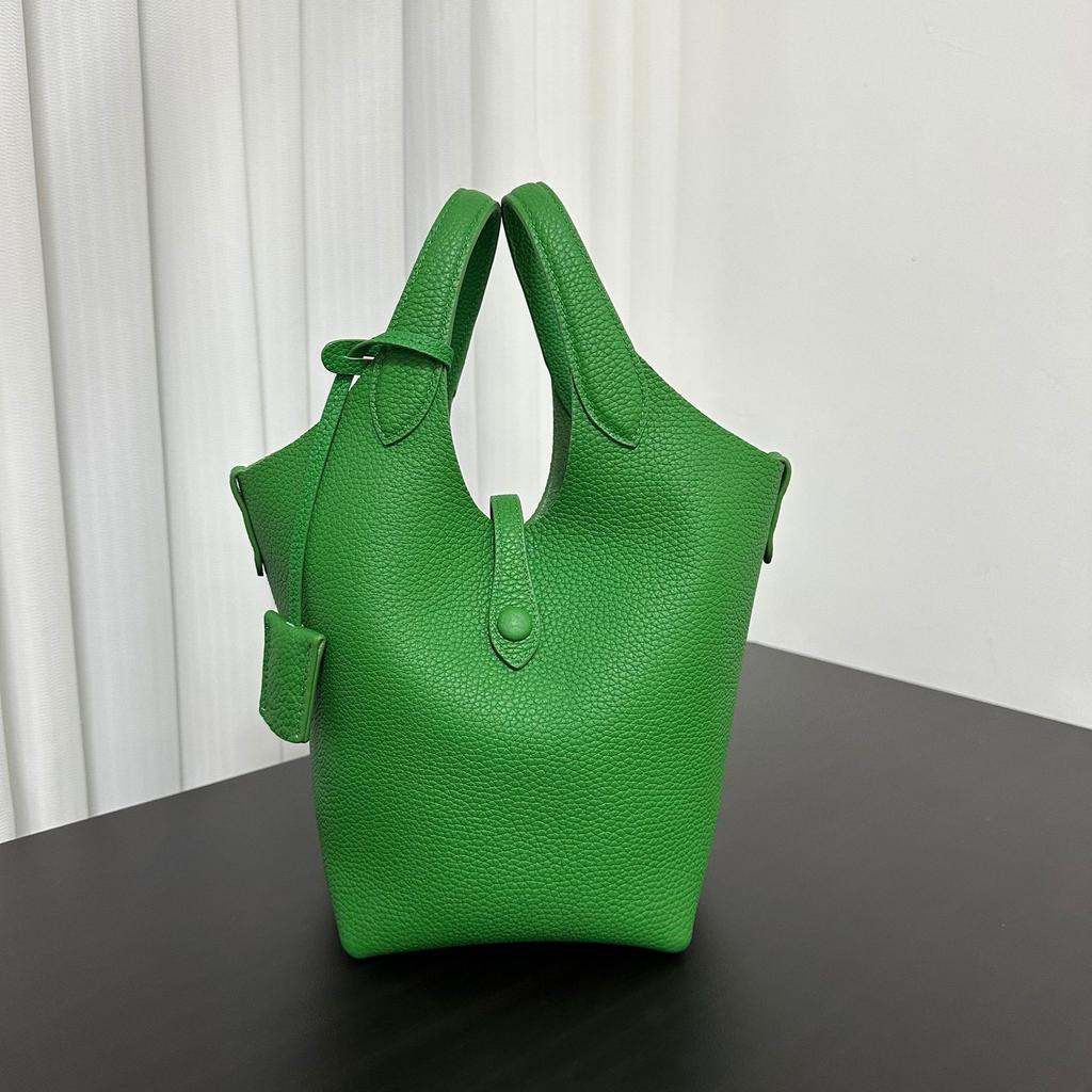 2025 New Niche Old Money Style Large Capacity Vegetable Basket Baotou Layer Lychee Cowhide Commuting Bucket Tote Bag