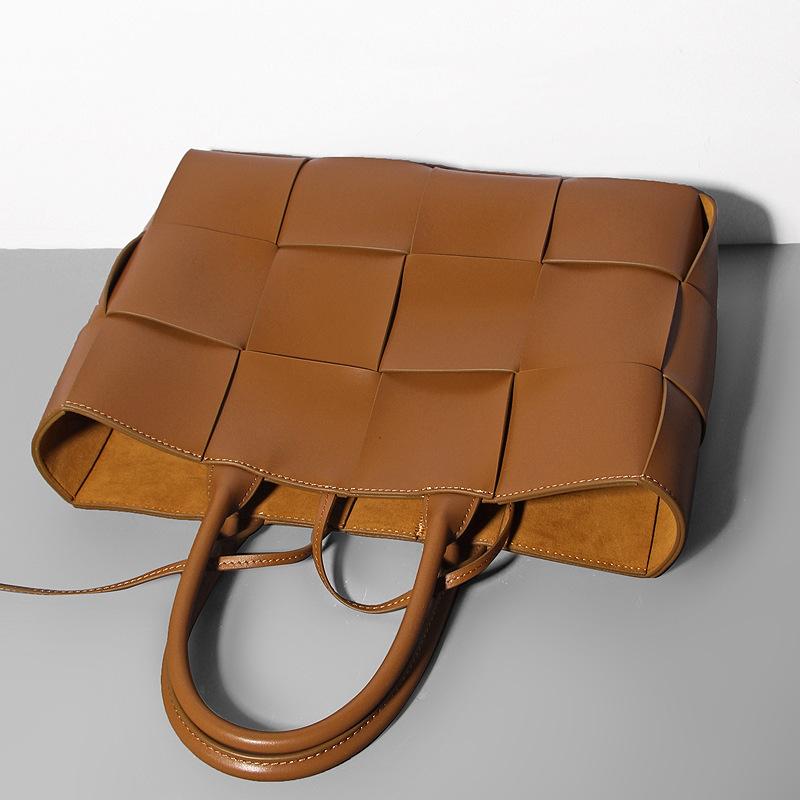 Сумка из натуральной кожи 2023 Осень/Зима Новая тканая большая сумка из коровьей кожи Европейские и американские сумки для внешней торговли Сумка в клетку Кожаная сумка