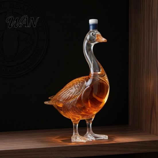 Bar Cabinet Decoration 3D Animal Whiskey Decanter, 350ml Decorative Bottle, Glass Bird Liquor Display Bottle Artistic Decanter for Wine Spirits
