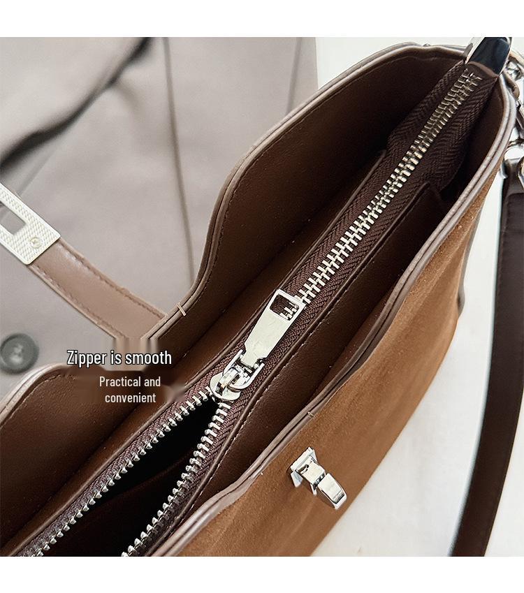 Винтажная матовая минималистичная сумка кроссбоди на плечо большой вместимости 2025