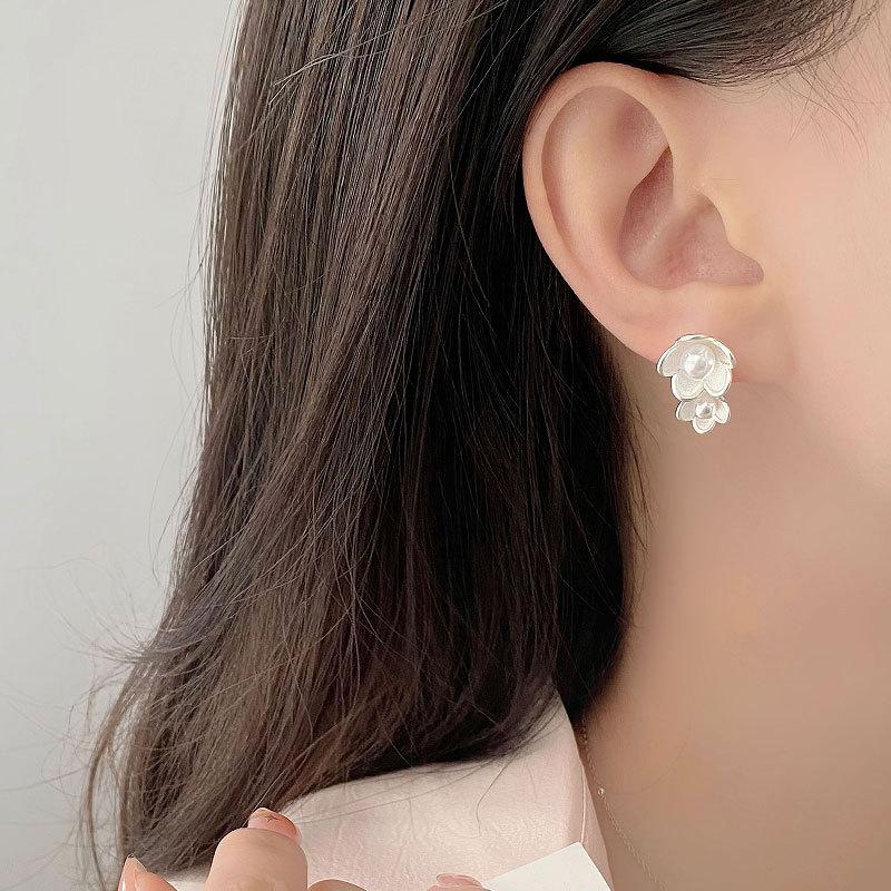 Asymmetrical Flower Earrings Temperament Lady High-end Niche Design Earrings