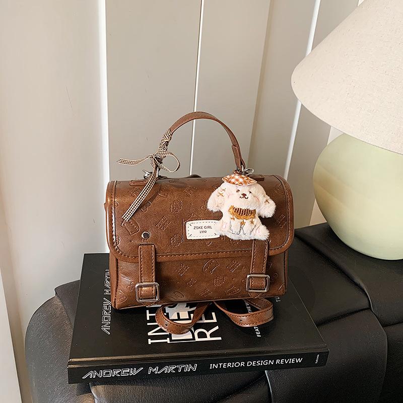 Casual retro commuter women's backpack 2025 autumn and winter new exquisite small schoolbag backpack after going out