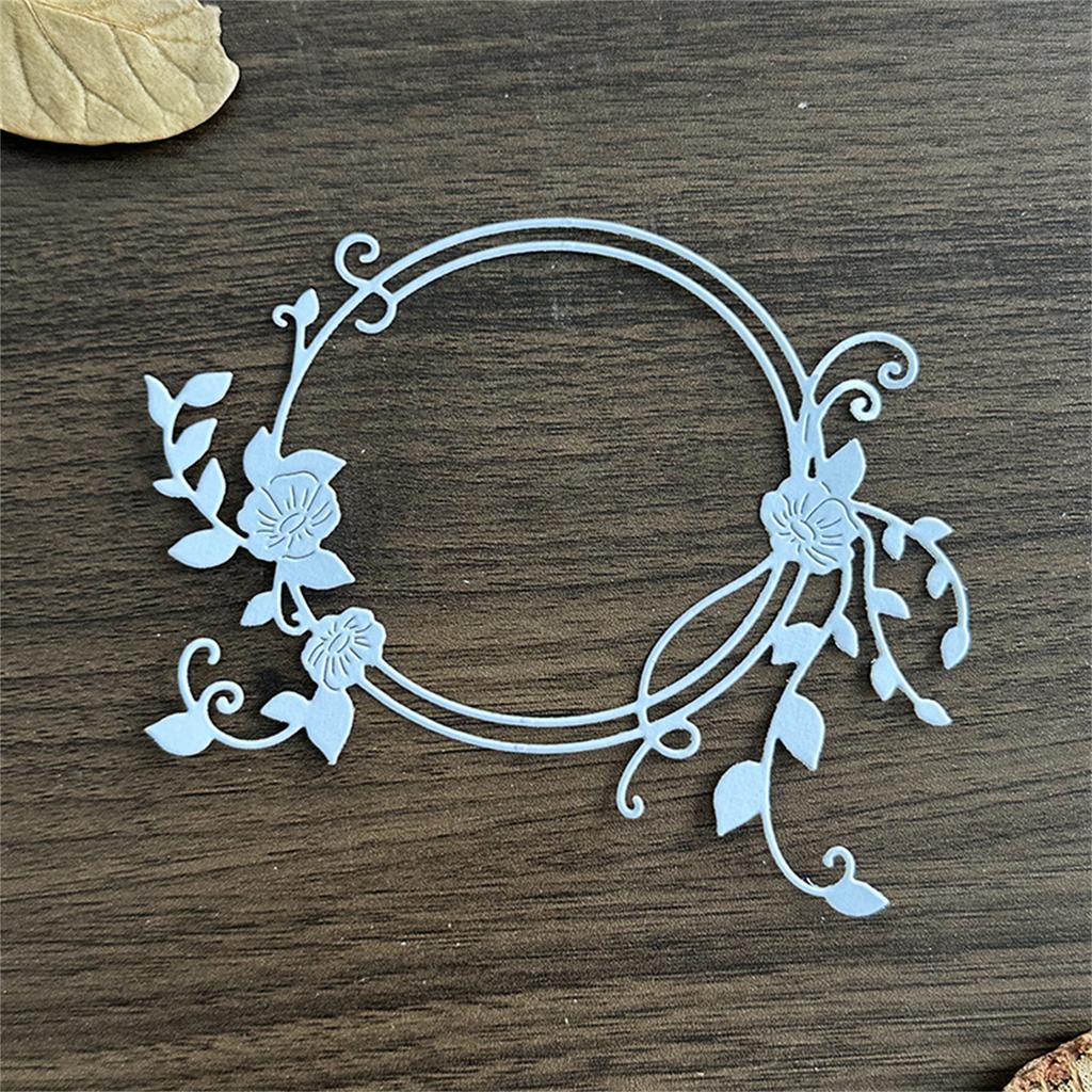 Высечка «Цветочный венок» для скрапбукинга, изготовления открыток, фотоальбомов, декоративного тиснения бумаги. Вырубные ножи из углеродистой стали.