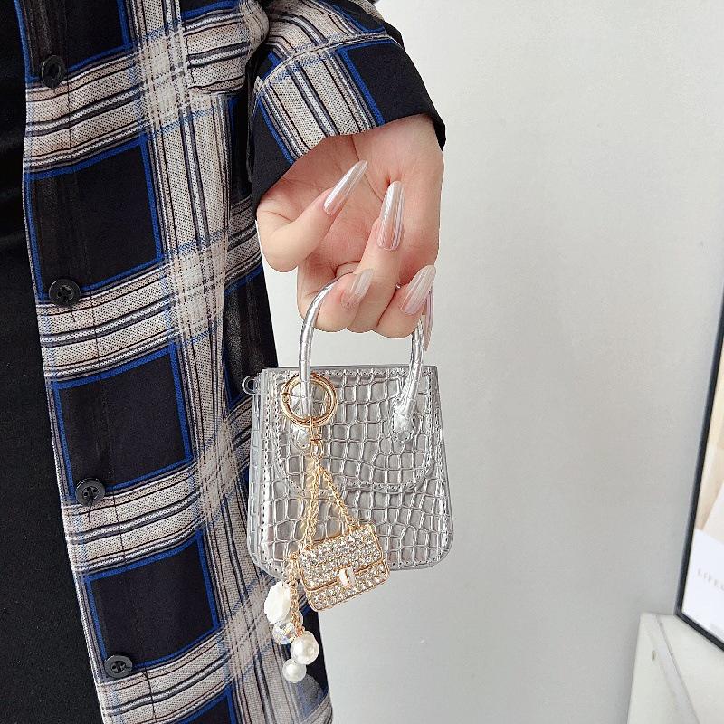 Чехол-кроссбоди с подвеской для Samsung Z Flip7 с текстурой аллигатора, противоударный