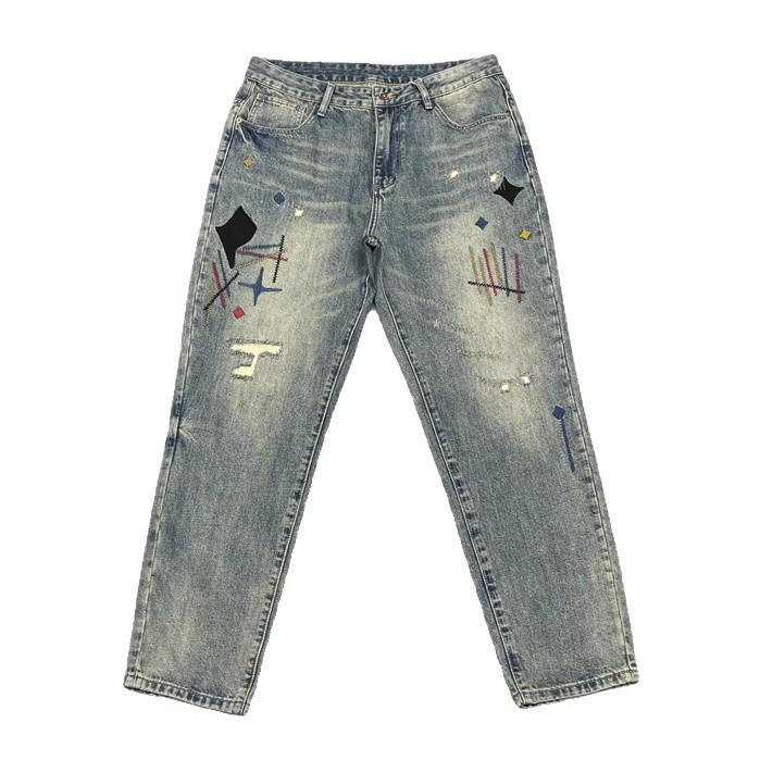 Мужские выстиранные рваные джинсы с модными нашивками и вышивкой