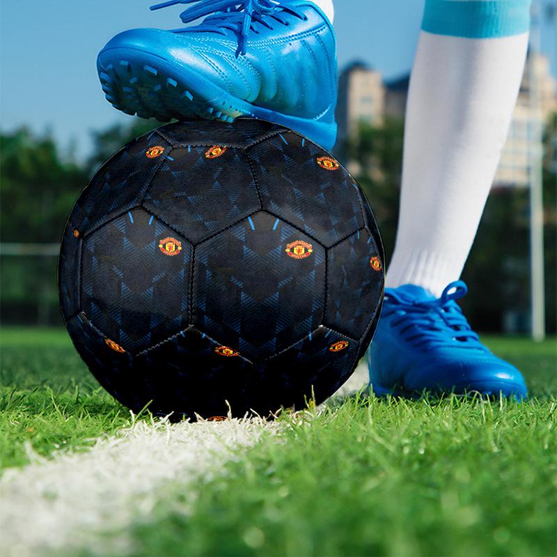 Футбольный мяч Football United F.C, размер 5, с принтом. Износостойкий футбольный мяч из ПУ для матчей, тренировок и ежедневной практики. Подарок на день рождения для футбольных фанатов