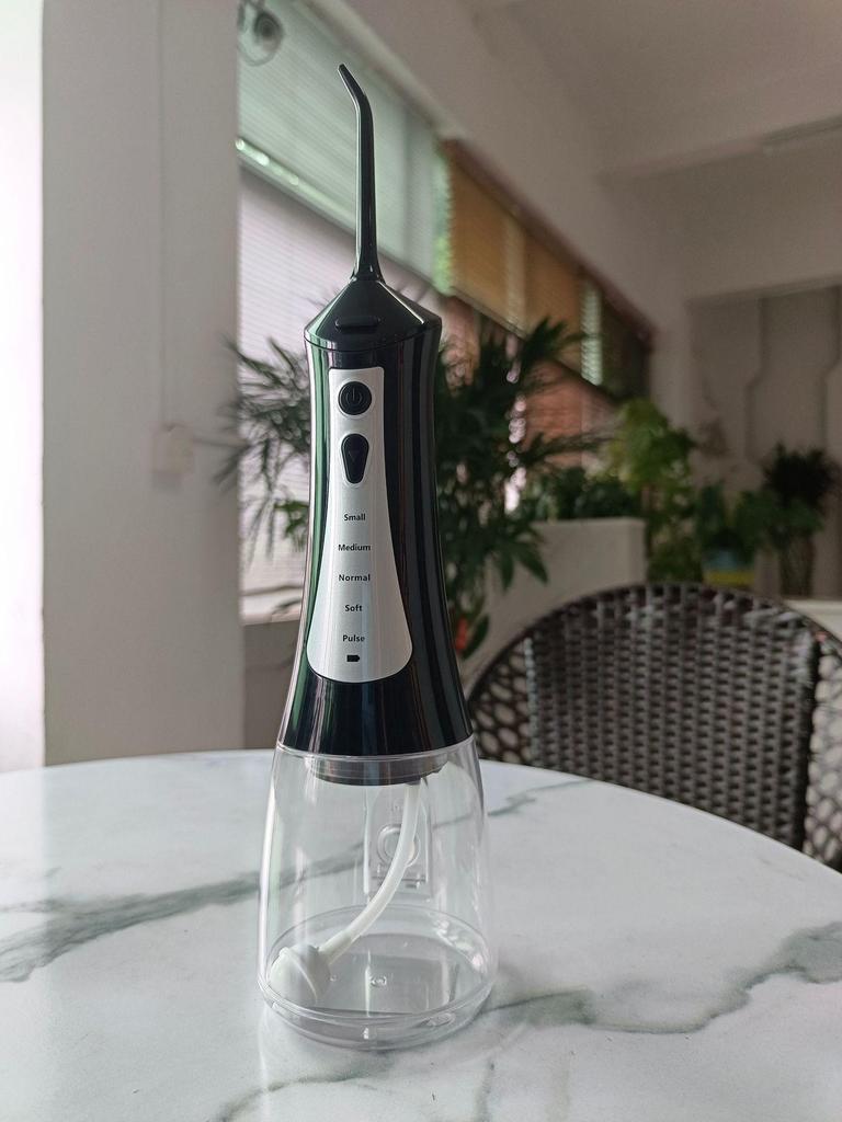 Портативный звуковой ирригатор для удаления зубного камня