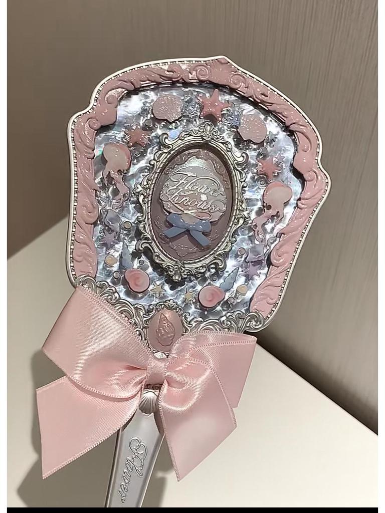 Flower Knows Pearl Satin Blush, Lip Glaze, Eyeshadow, Highlighter, Under-eye Pen, Perfume, Color Correcting Emulsion.