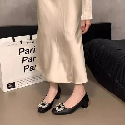 Лето 2025 Новые туфли-лодочки слипоны женские с квадратным носком на среднем каблуке с квадратной хрустальной пуговицей, туфли для платья, профессиональная обувь для офиса и карьеры