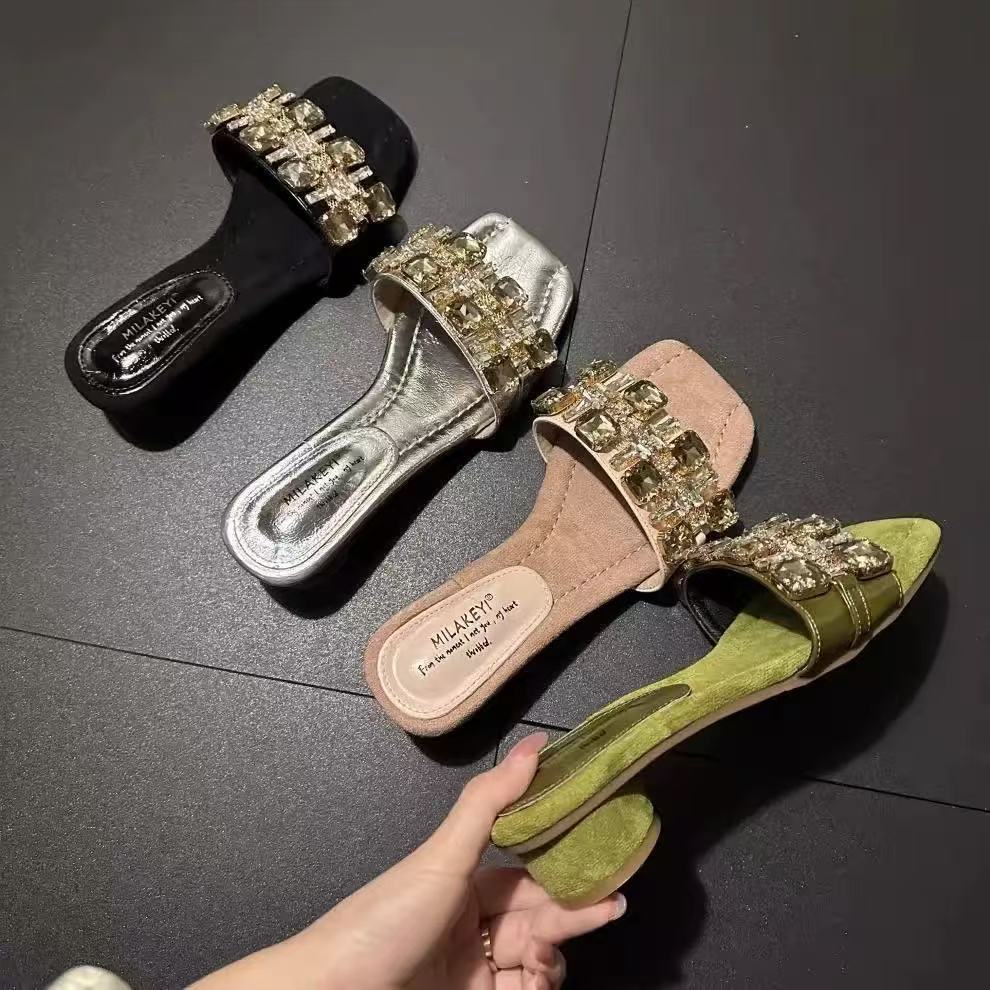 Женские тапочки новые французские стразы квадратный носок толстый каблук открытый носок летом 2025 носить универсальные босоножки на высоком каблуке