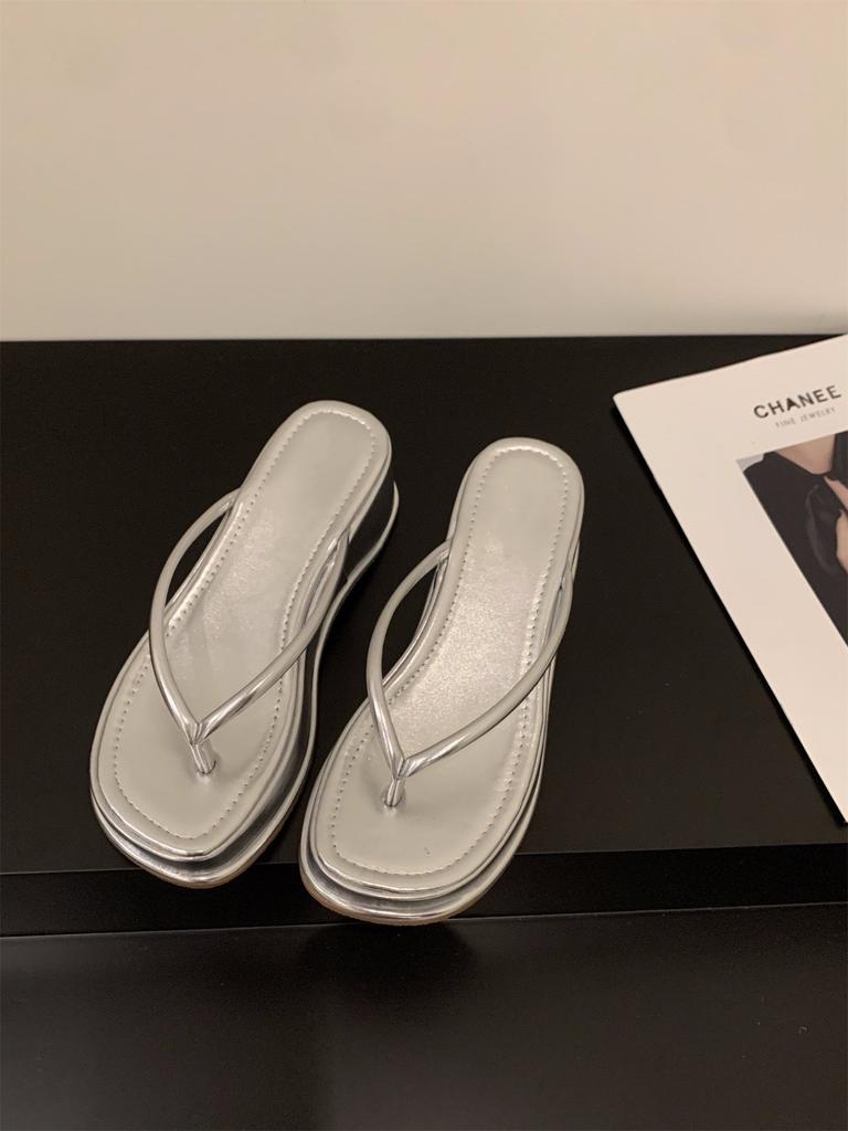 Шлепанцы на толстой подошве с застежкой-липучкой, новинка 2025 года, летняя верхняя одежда, праздничные босоножки на танкетке