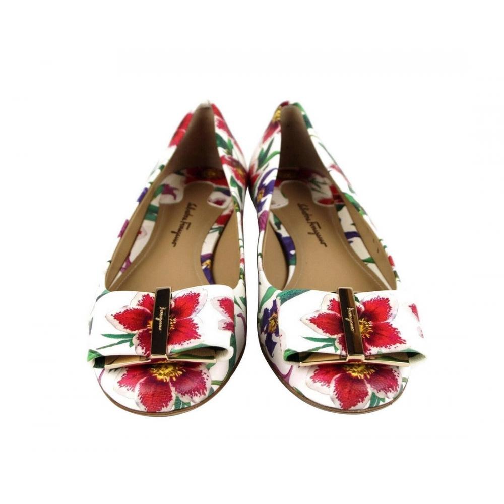 Salvatore Ferragamo Women S     Leather flatS Multicolor