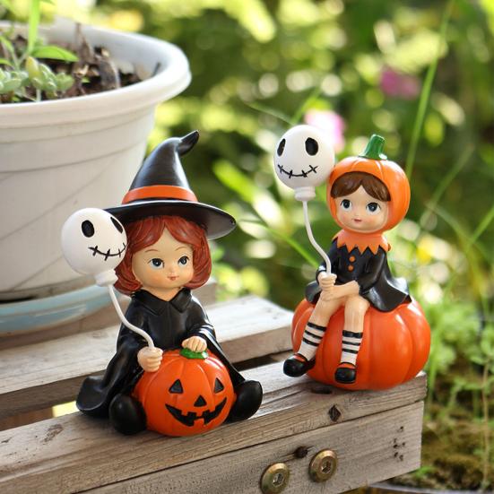 2Pcs Pumpkin Witch Figurines Witch Holding Skull Balloon Ornament Cartoon Witch Statues for Halloween Miniature Scene Props