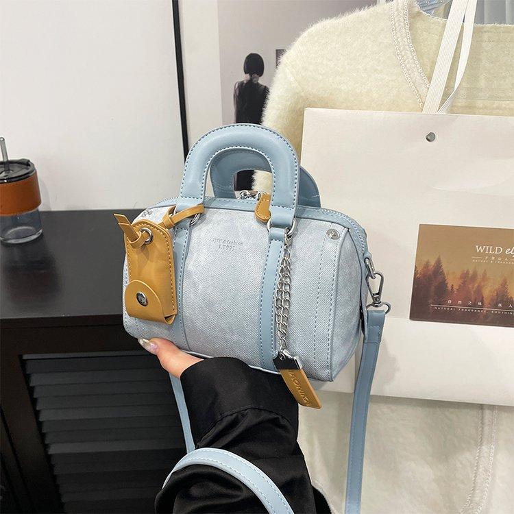 This Year, the Popular Portable Small Bag, Women's 2025 New Fashion Boston Pillow Bag, Spring Versatile Messenger Bag