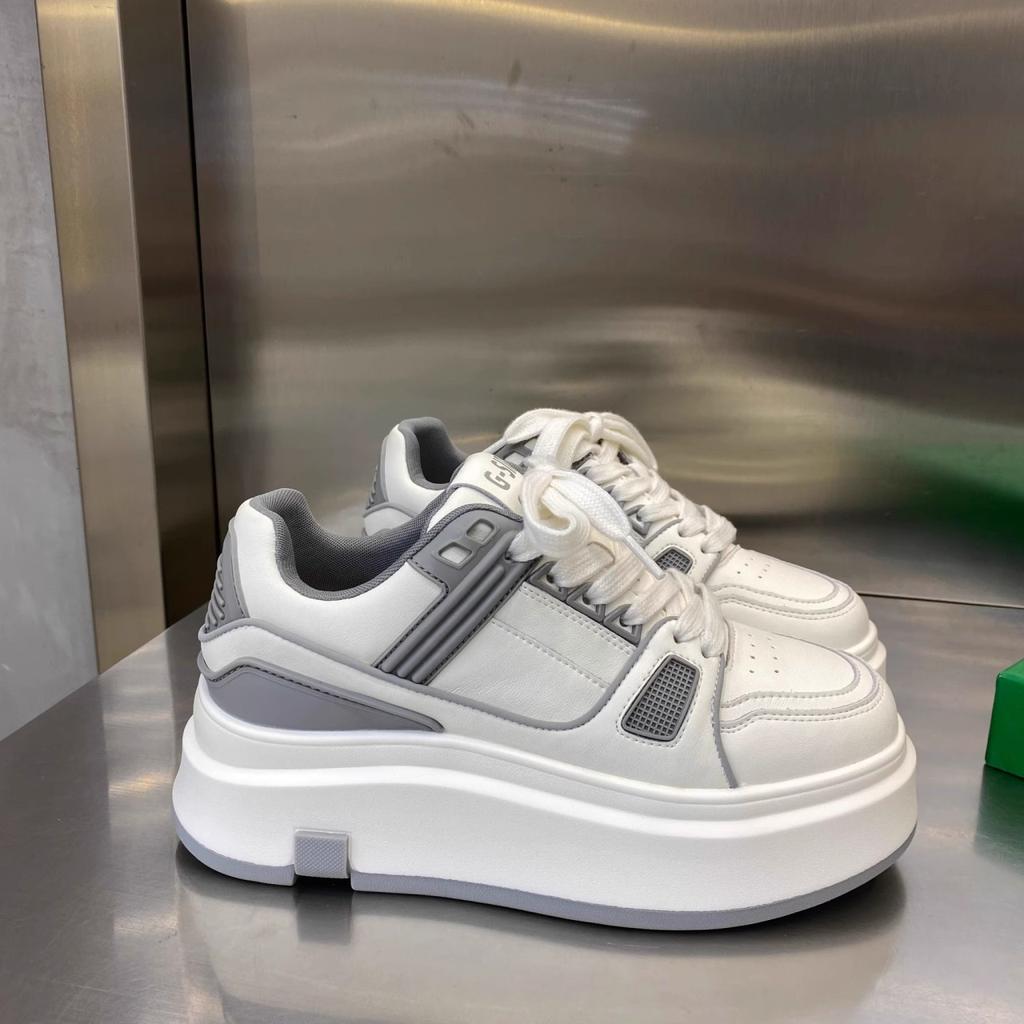 2025 новые летние универсальные белые туфли на платформе в гонконгском стиле, женские повседневные кеды, популярные спортивные туфли-хлебушки